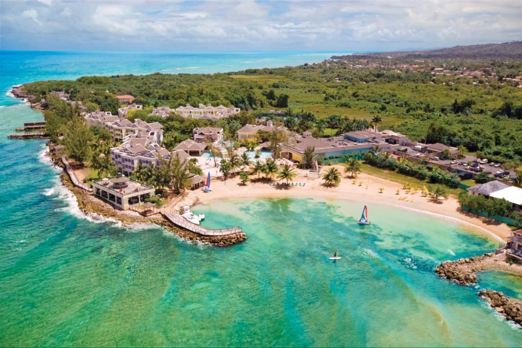 Decameron Club Caribbean Runaway Bay, Ramada All-Inclusive Resort Екстериор снимка