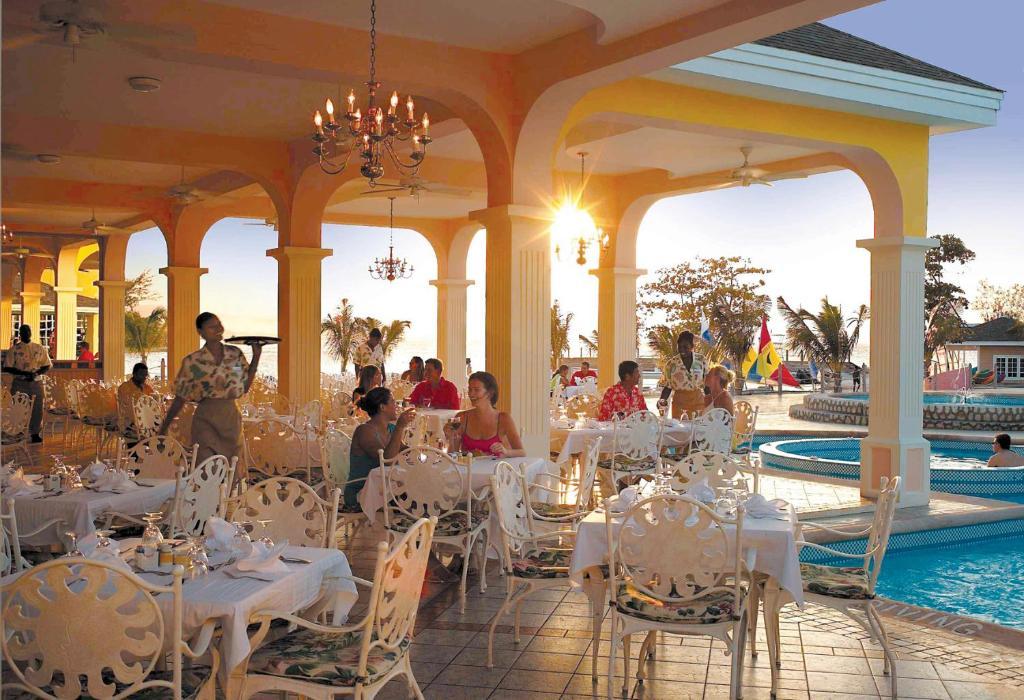Decameron Club Caribbean Runaway Bay, Ramada All-Inclusive Resort Екстериор снимка