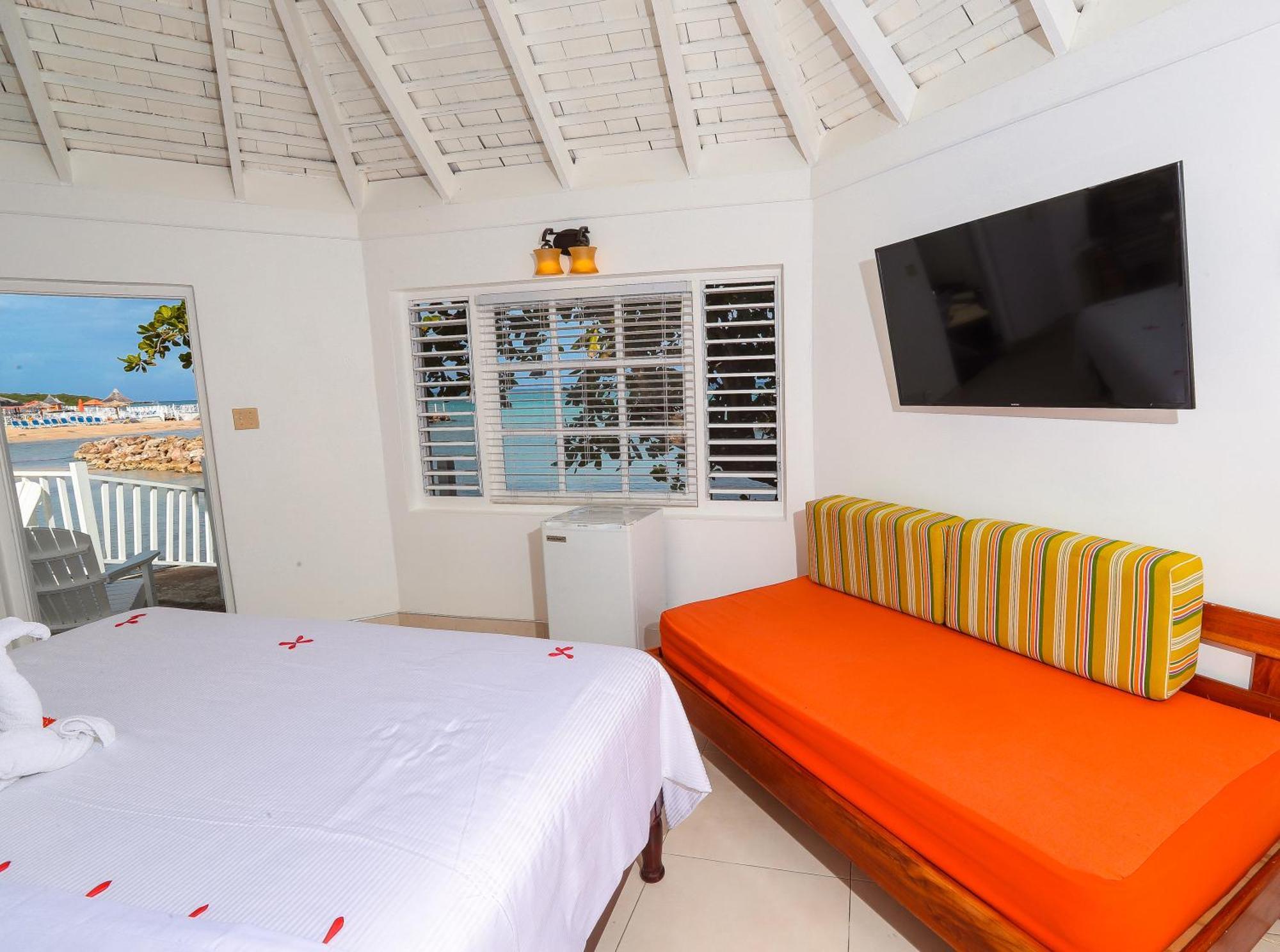 Decameron Club Caribbean Runaway Bay, Ramada All-Inclusive Resort Екстериор снимка