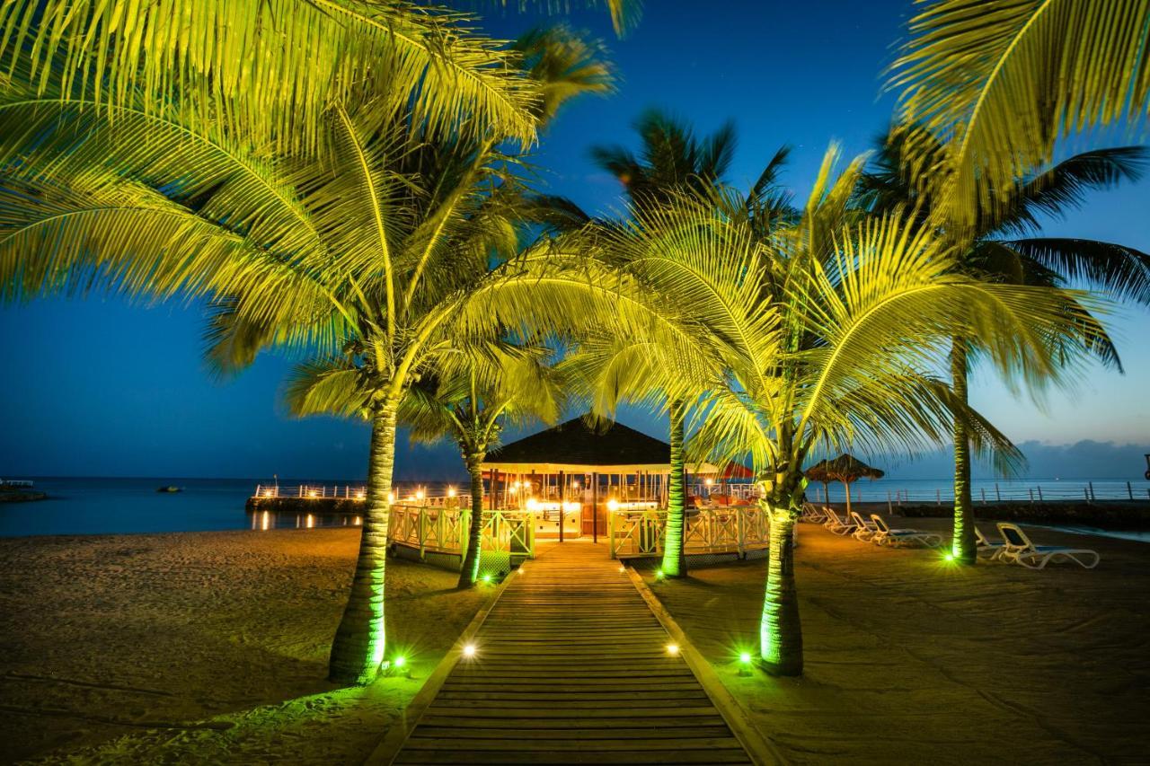 Decameron Club Caribbean Runaway Bay, Ramada All-Inclusive Resort Екстериор снимка